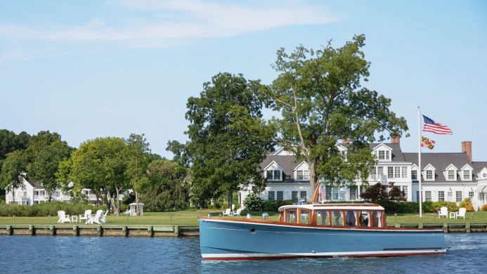 bateau <strong> luxe </strong> Cottage Perry » /></p>
<p><strong>Cottage Perry</strong> | Maryland, États-Unis</p>
<p> </p>
<p>L’Inn at Perry Cabin est un immense manoir avec plusieurs générations d’<strong> histoire </strong> sur la côte est du Maryland. Son charme historique est au centre. Offrez-vous tout cela depuis Harbour Star, un yacht à moteur Andreyale 33 du canal français avec salle à manger, bar complet et vue jusqu’à la baie de Chesapeake.</p>
<p> </p>
</article>
<article class=