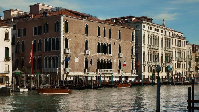 bateau cadeaux marques <strong> luxe </strong> Hôtel Gritty Palace » /></p>
<p><strong>Hôtel Gritty Palace</strong> | Venise, Italie</p>
<p> </p>
<p>Prenez un hors-bord privé Riva et évitez les voies navigables bloquées par le téléphérique. Profitez de la beauté architecturale de Venise depuis Il Doge au Gritty Palace Hotel, parcourez le lagon de renommée mondiale et admirez le Grand Canal sous un autre angle.</p>
<p> </p>
</article>
<article class=