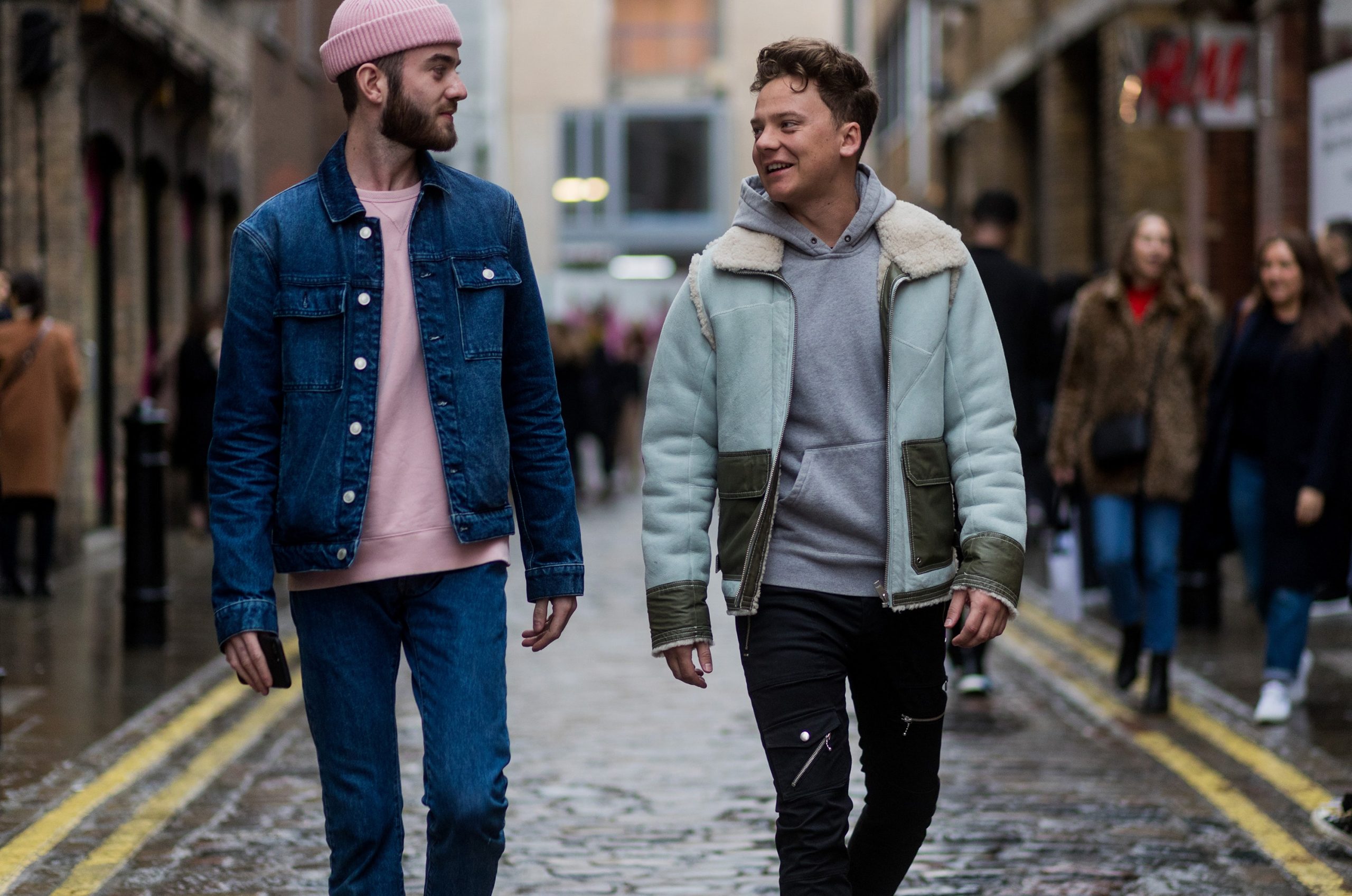 A porter avec un sweat et une veste