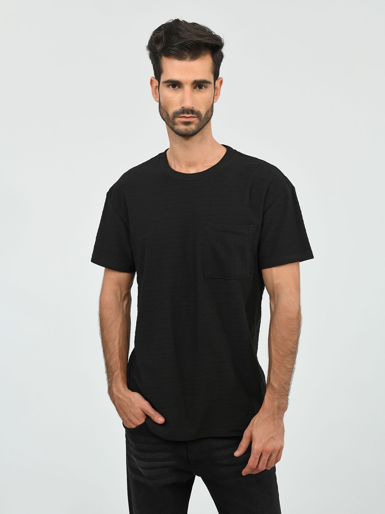 Tout noir avec un t-shirt noir